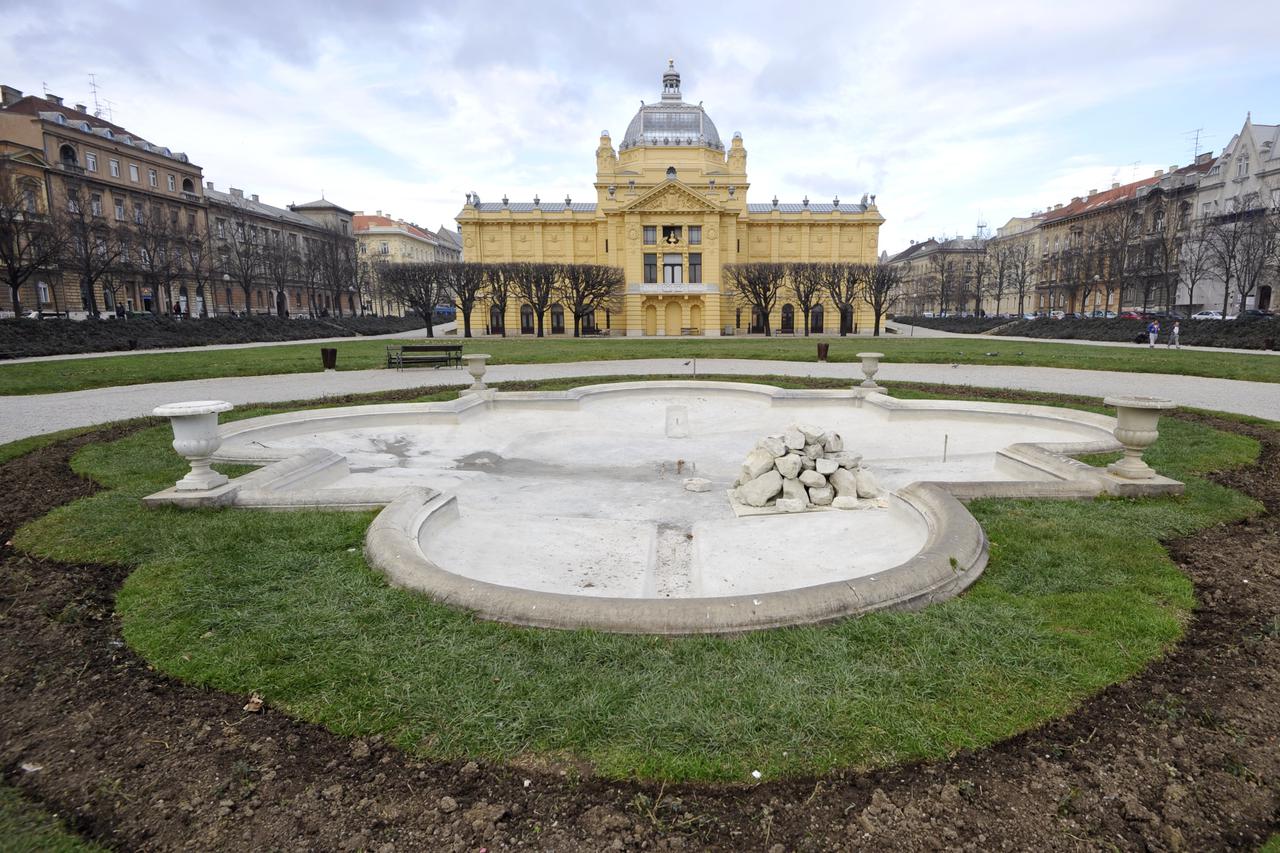 10.12.2013., Zagreb - Umjetnicki paviljon sagradjen je 1898. godine na inicijativu cijenjenog slikara Vlahe Bukovca.  To je najstariji izlozbeni prostor na slavenskom jugu i jedini objekt koji je namjenski sagradjen za odrzavanje velikih, reprezentativnih