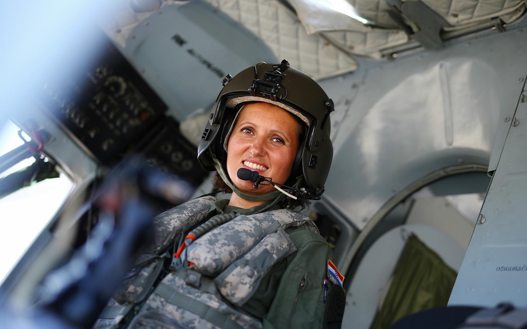 Ona je prva i jedina žena koja ima specijalnost tehničara-letača, aviomehaničara na helikopteru Mi8, u Hrvatskom ratnom zrakoplovstvu (HRZ). U sastavu HRZ-a nalazi se četrnaest transportnih helikoptera Mi-8 od čega tri imaju oznaku Mi-8T, a njih jedanest Mi-8MTV-1.