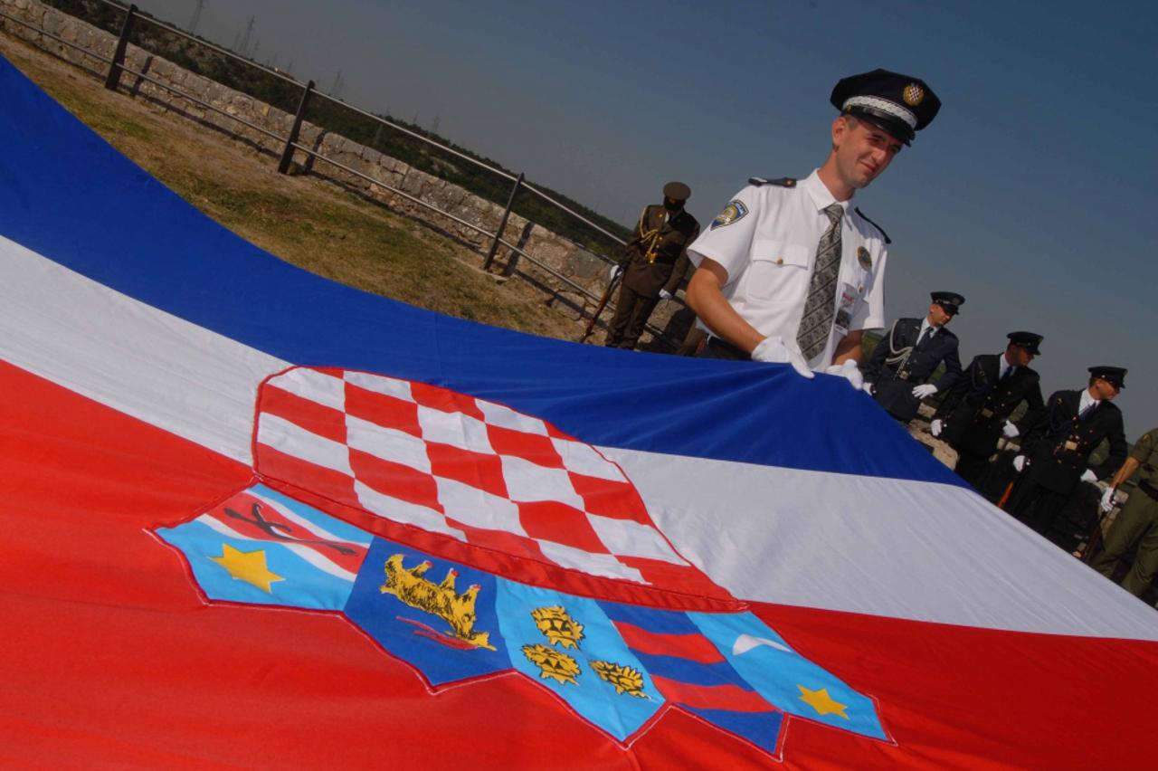 oluja,hrvatska zastava