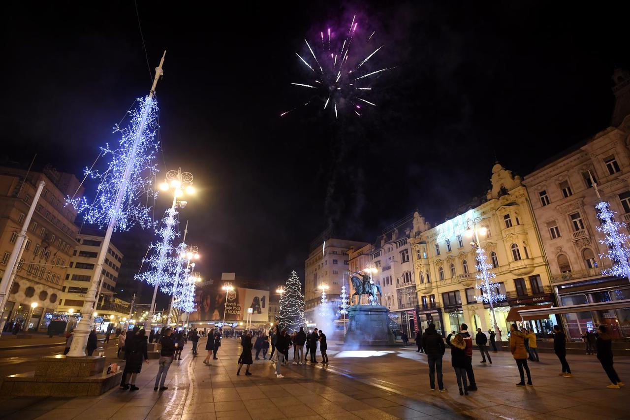 Zagreb: Doček Nove godine na Trgu bana Josipa Jelačića
