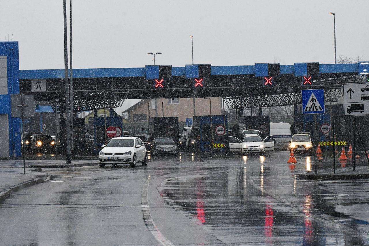 Na graničnom prijelazu u Slavonskom Brodu pojačan promet vozila na ulasku u RH