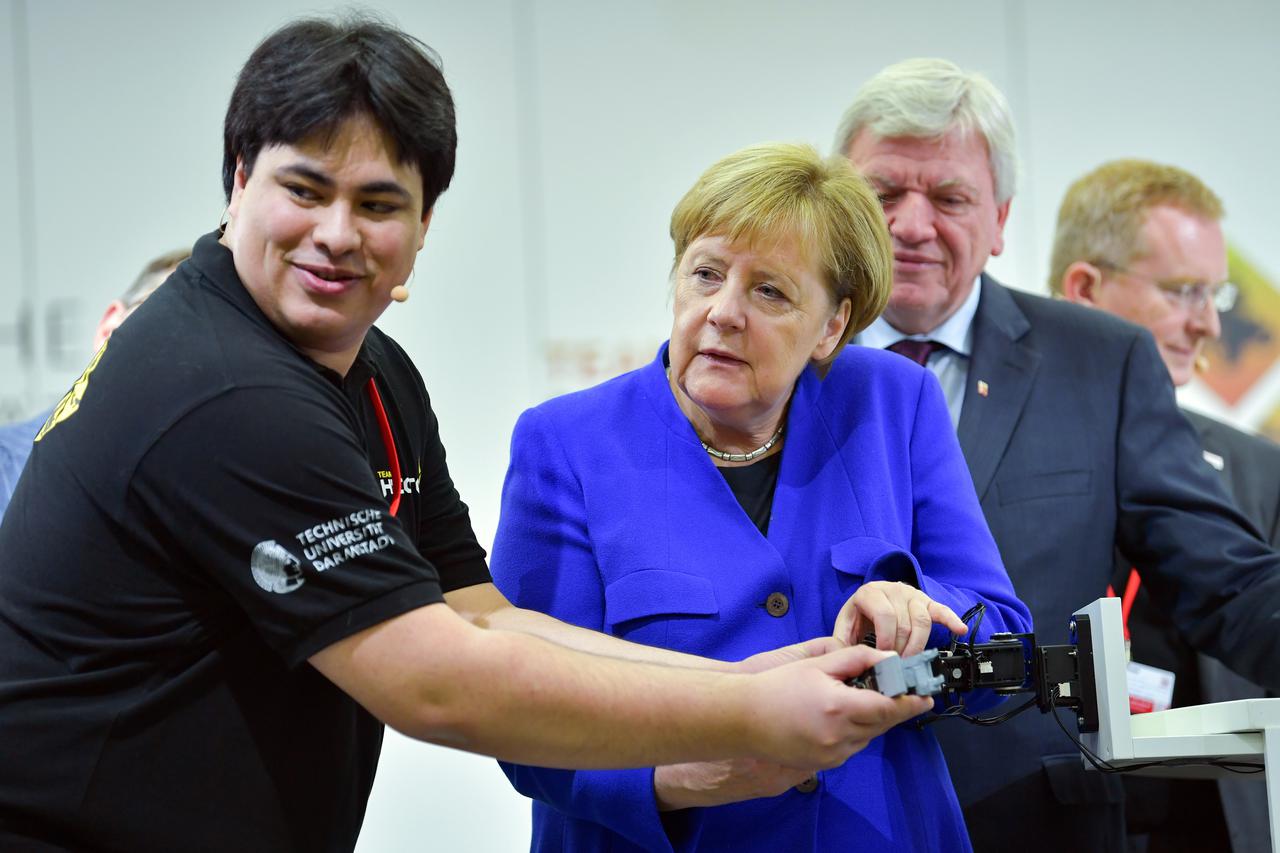 Angela Merkel posjetila tehnološki fakultet u Darmstadtu