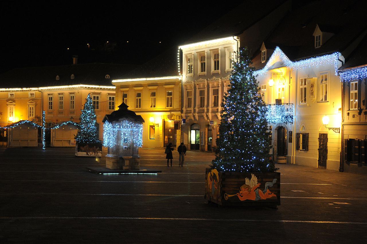 20.12.2008., Samobor - Glavni trg u Samoboru u blagdanskom ozracju. Photo: Anto Magzan/Vecernji list