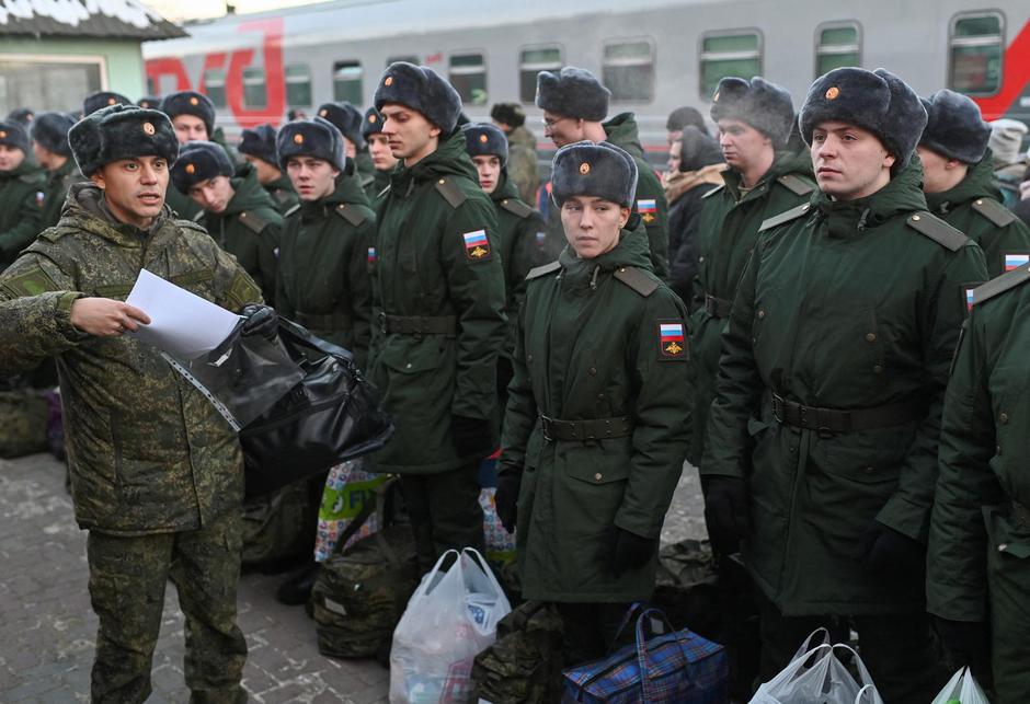 Russian conscripts depart for garrisons, in Omsk