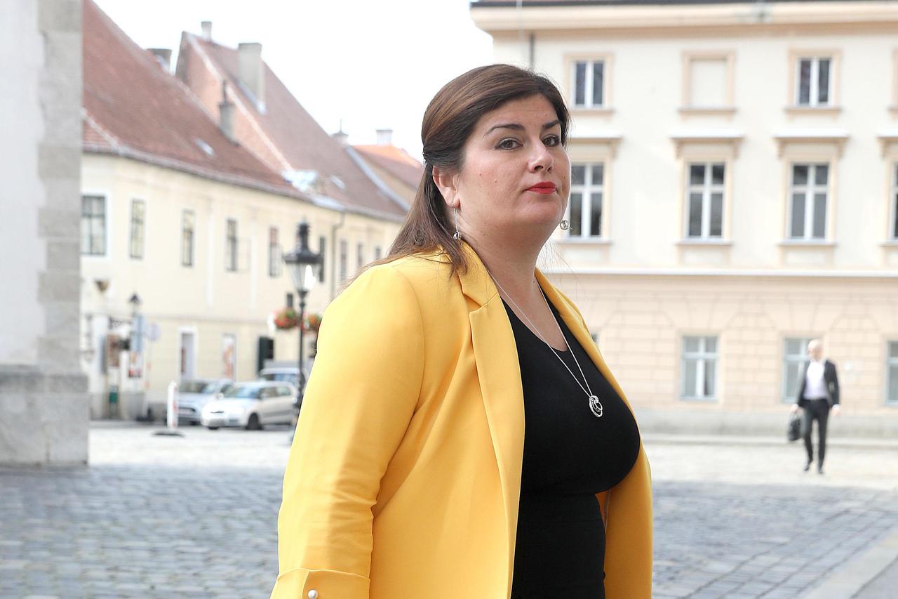 Zagreb: Ministrica Žalac se nakon Vinkovaca odlučila na crno žutu kombinaciju