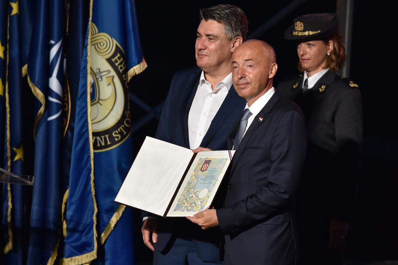 Knin: Predsjednik RH Zoran Milanović na kninskoj tvrđavi odlikovao generale VRO Oluja