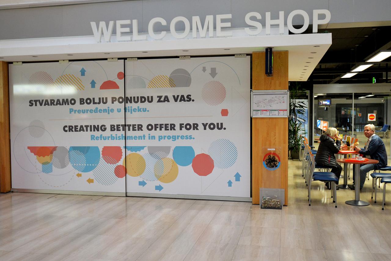 12.11.2014., Zagreb - Welcome shop u Zracnoj luci Zagreb prestao je radit i sada zaposlenici i putnici nemaju gdje kupiti novine.  Photo: Marko Prpic/PIXSELL