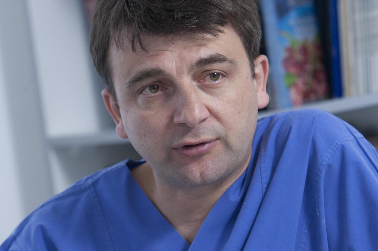 07.07.2010., Beograd, Srbija - Dr. Miroslav Djordjevic jedan je od najpriznatijih urologa na podrucju bivse Jugoslavije. Specijalizirao se za operacije promjene spola.Posebnost njegove tehnike je da u samo  jednoj operaciji u potpunosti promijeni spol oso