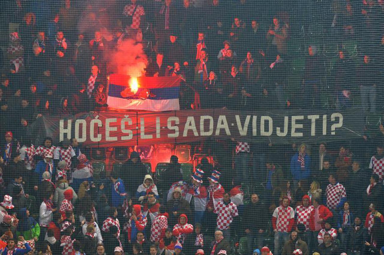Hrvatski navijači pale srpsku zastavu u St. Gallenu