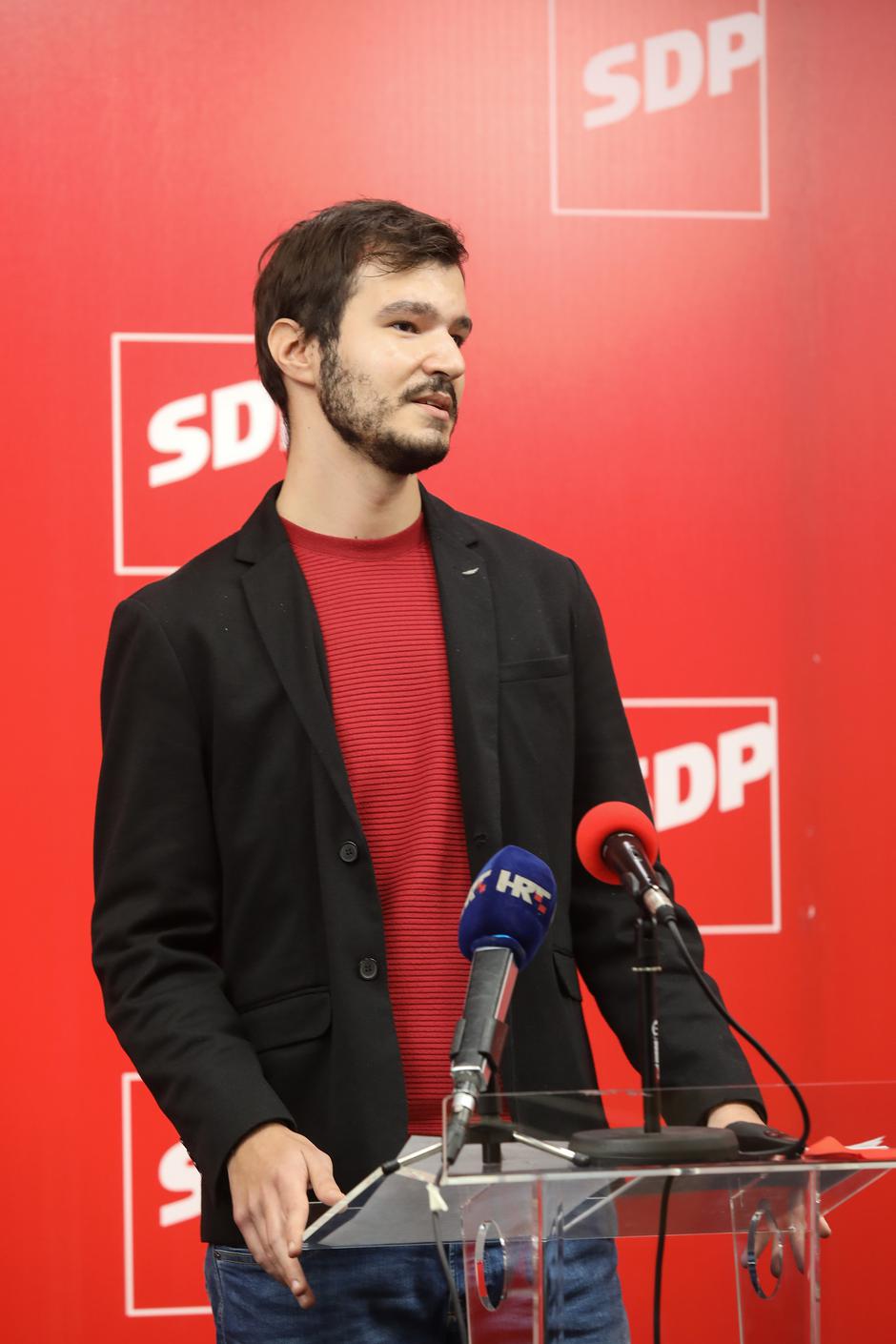 Zagreb: SDP predstavio novčanicu s iznosom minus milijun kuna i likom Milana Bandića