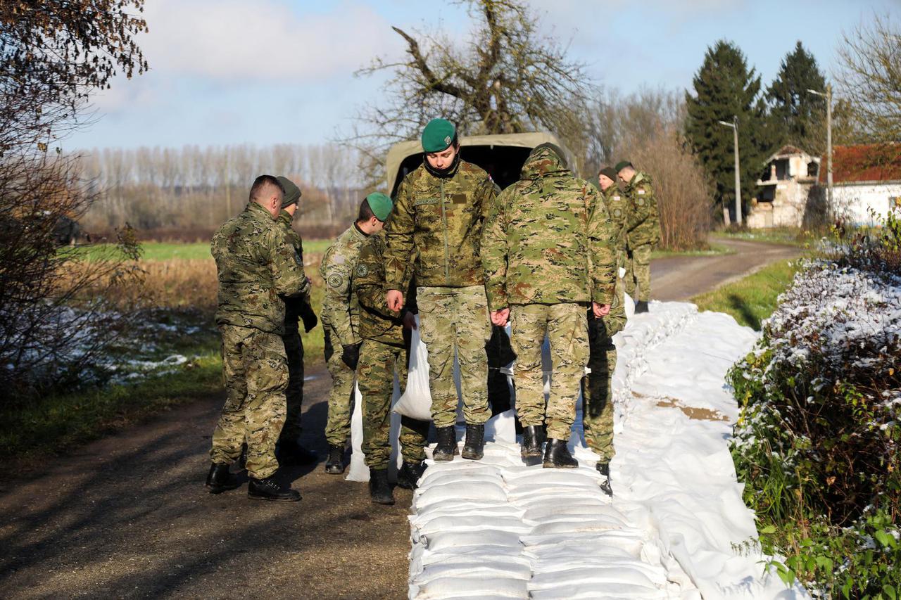 Protupoplavni vod Oružanih snaga RH i danas sudjeluje u obrani od poplava na području Nove Drenčine