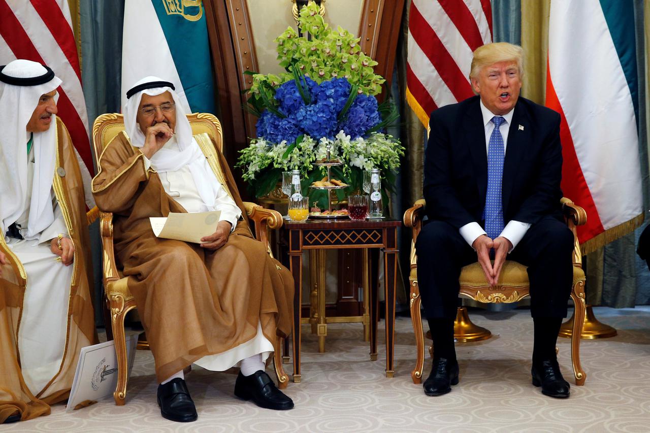 Američki predsjednik Donald Trump drugi dan posjeta Saudijskoj Arabiji počeo je bilateralnim sastancima s bahreinskim kraljem Hamadom bin Isom al Kalifom i egipatskim predsjednikom Abdelom Fatahom al Sisijem.