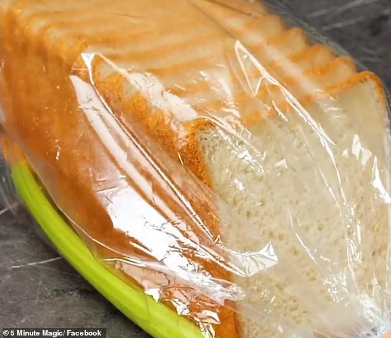 Ako dodate celer u vrećicu s kruhom, kruh će dulje trajati. Upit će vlažost od celera, koji se sastoji od 95 posto vode. 