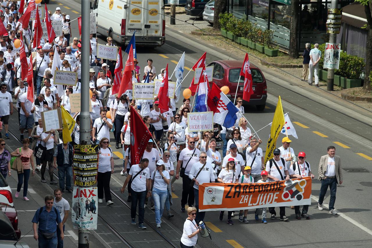 Prosvjedna povorka pod geslom "Za reforme, za ljude" na putu prema Maksimiru