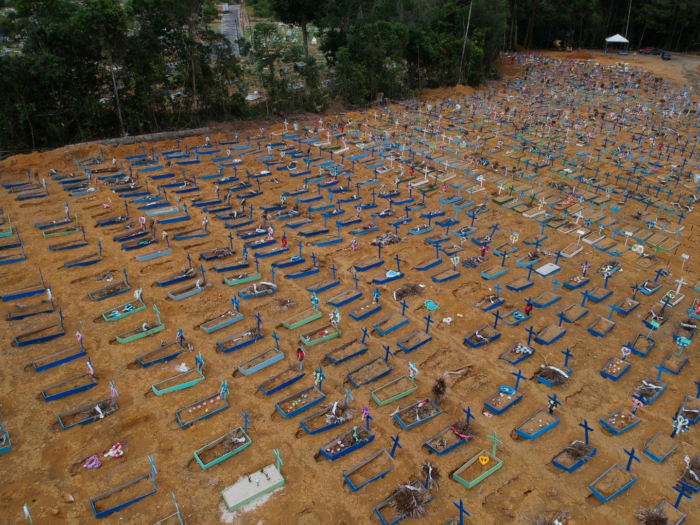 Outbreak of the coronavirus disease (COVID-19), in Manaus A view of the Parque Taruma cemetery during the coronavirus disease (COVID-19) outbreak, in Manaus, Brazil, May 26, 2020. Picture taken with a drone. REUTERS/Bruno Kelly BRUNO KELLY