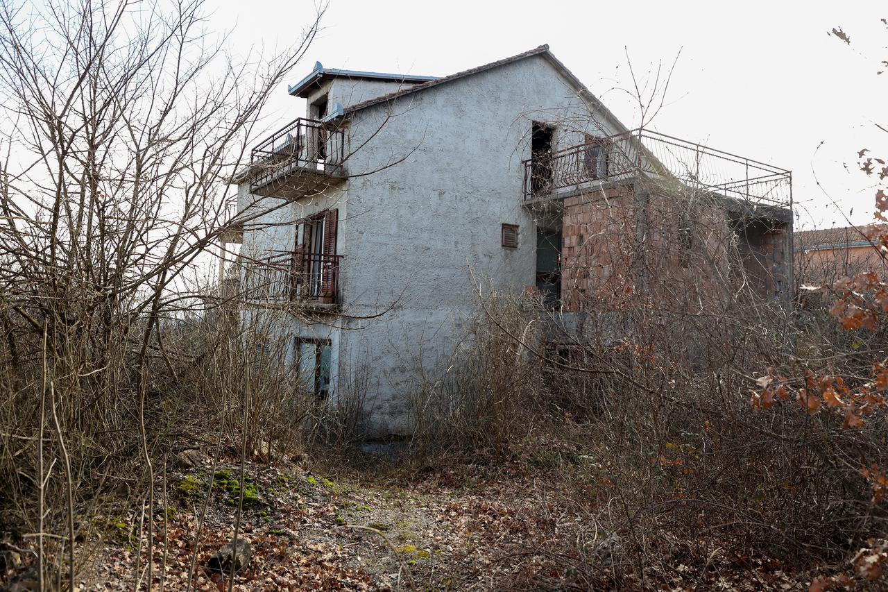 Suhač: Zapuštena kuća Ivana Bulja koji je prije 22 godine ubio Anđelu Bešlić