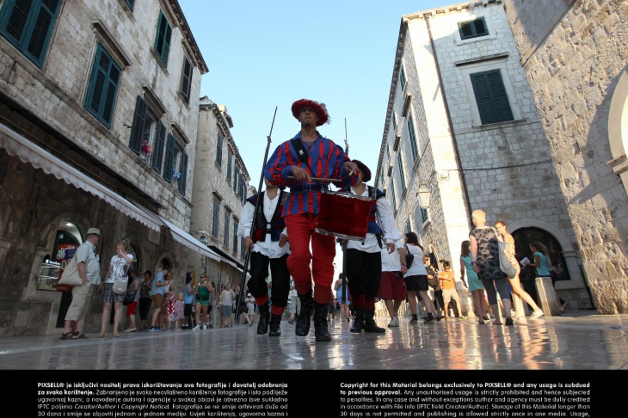'16.07.2013., Dubrovnik - Gradske ulice prepune su turista.  Photo: Boris Scitar/VL/PIXSELL'