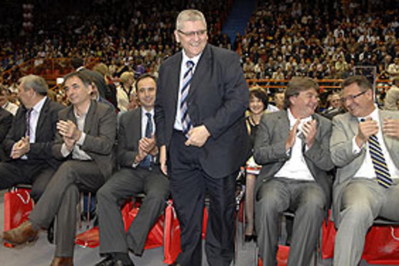 Osječki koalicijski partner, šef pravaša Anto Đapić, dobio je veliki pljesak 