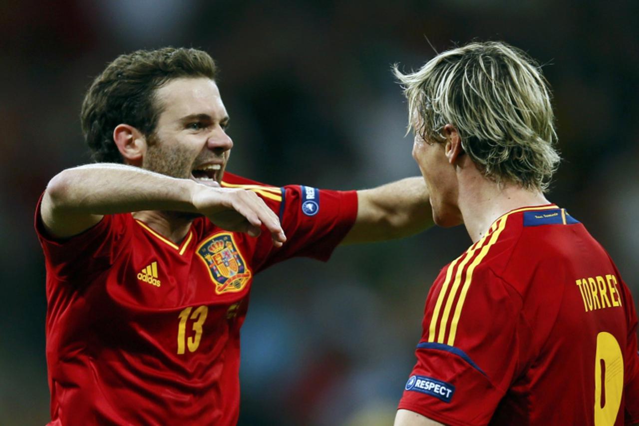 'Spain\'s Juan Mata (L) celebrates with team mate Fernando Torres after scoring a goal against Italy during their Euro 2012 final soccer match at the Olympic stadium in Kiev, July 1, 2012. REUTERS/Kai