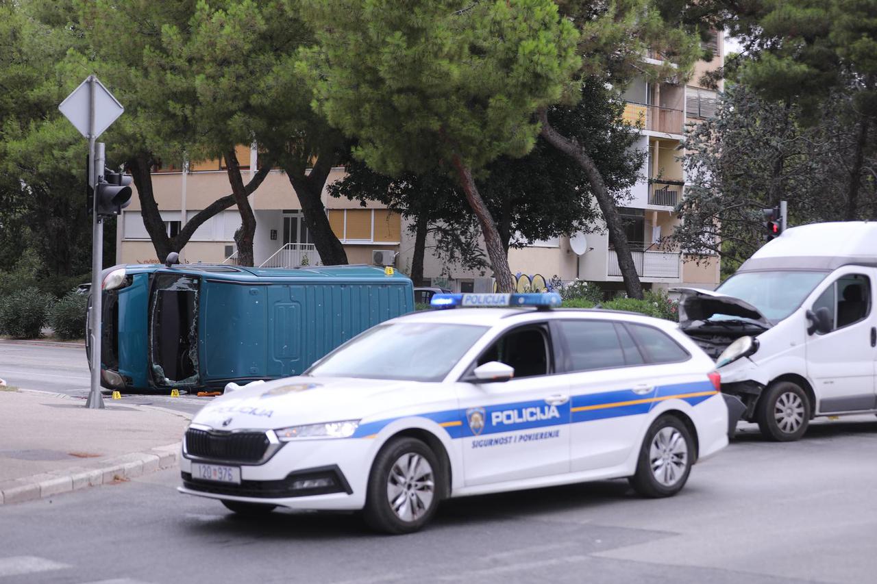 Split: Jedna osoba smrtno stradala u sudaru dva kombija 