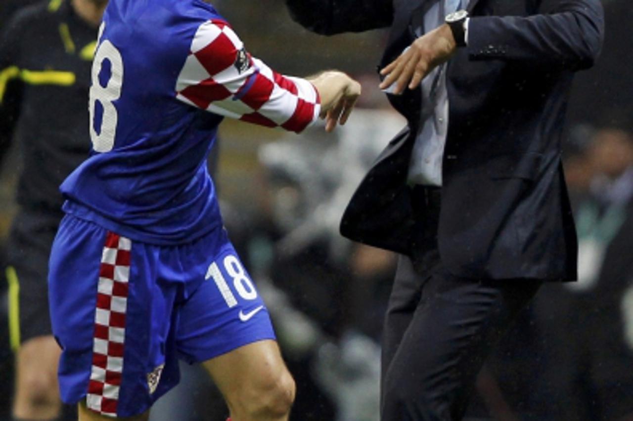 'Croatia\'s Ivica Olic celebrates his goal aginst Turkey with coach Slaven Bilic (R) during the first leg of their Euro 2012 play-off soccer match at Turk Telekom Arena in Istanbul November 11, 2011. 