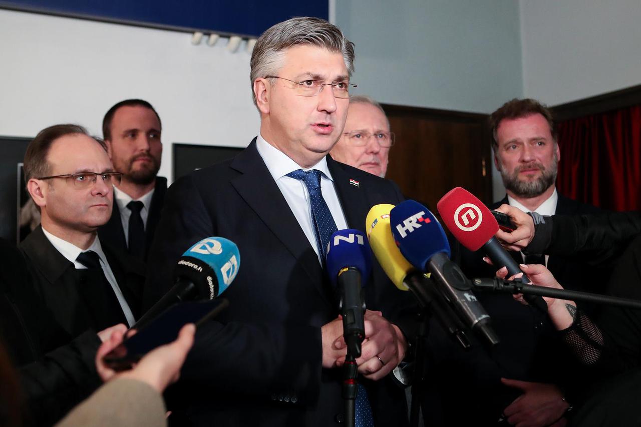 Predsjednik Vlade Andrej Plenković dao izjavu za medije nakon svečane akademije povodom 30. obljetnice VRO Maslenica